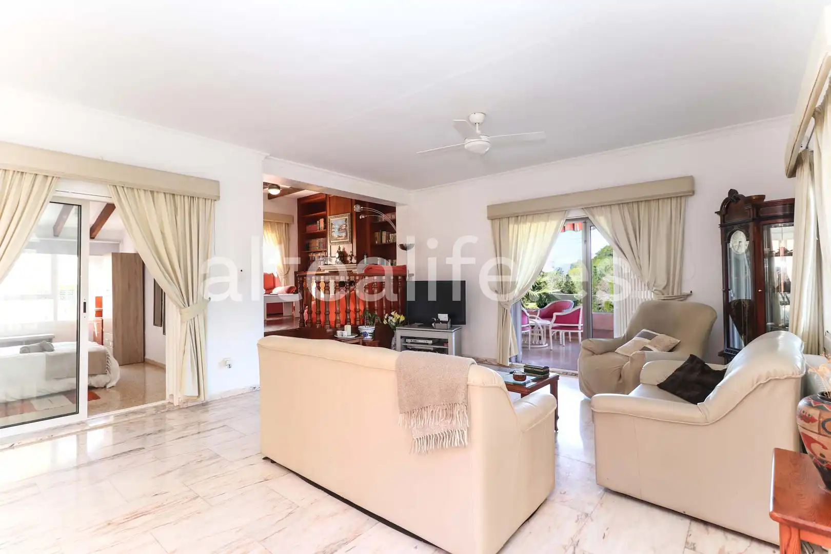 Living room of Houses for sale in L'Alfàs del Pi  with Air Conditioner, Heating and Private garden