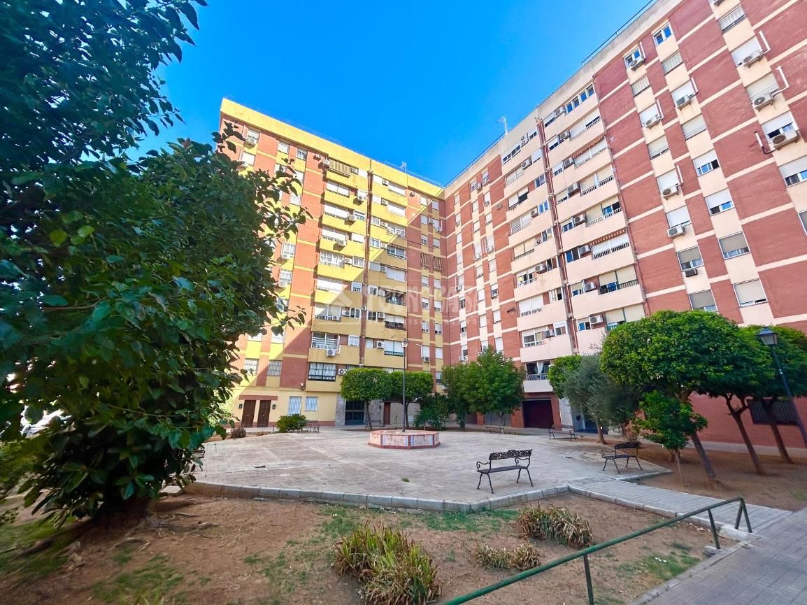 Flat for sale in Barriada de Pineda, Bellavista - La Palmera,  Sevilla Capital