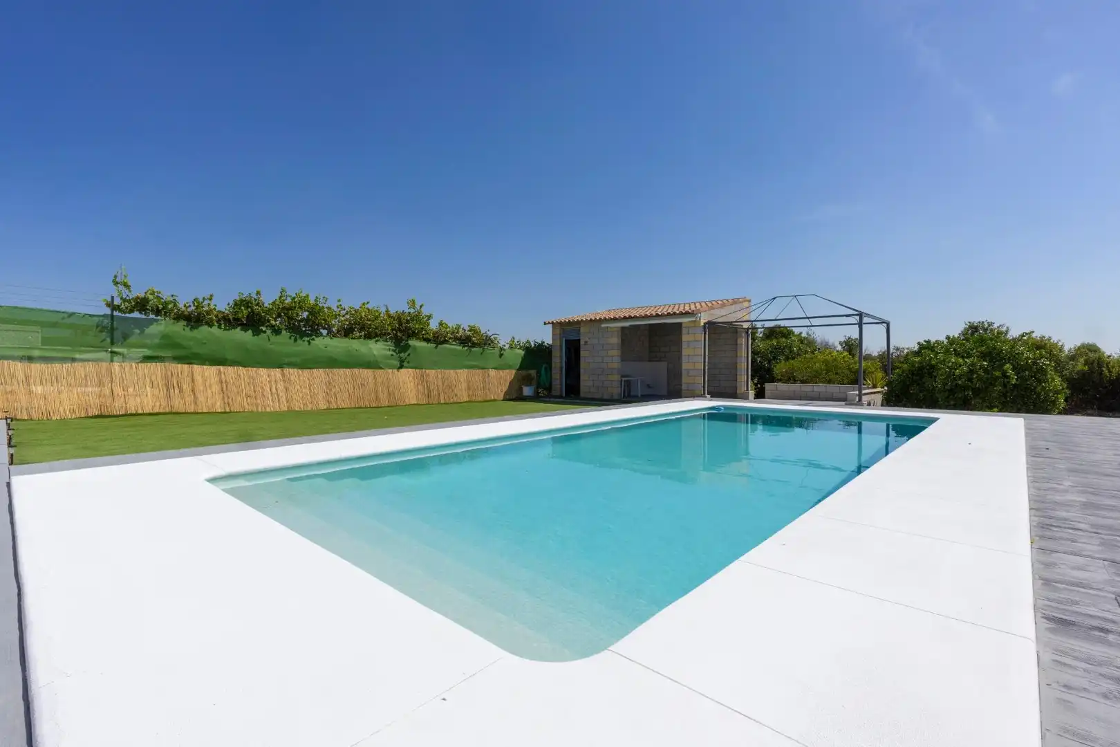 Piscina de Casa o chalet en venta en La Puebla del Río con Terraza, Trastero y Piscina