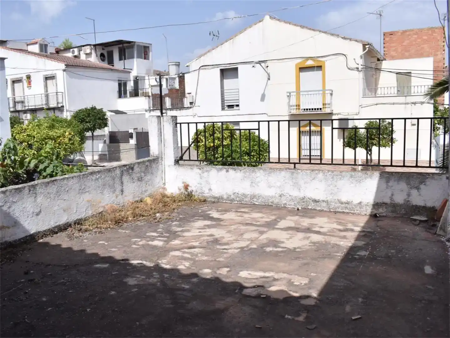 Vista exterior de Pis en venda en Villatorres amb Traster i Balcó