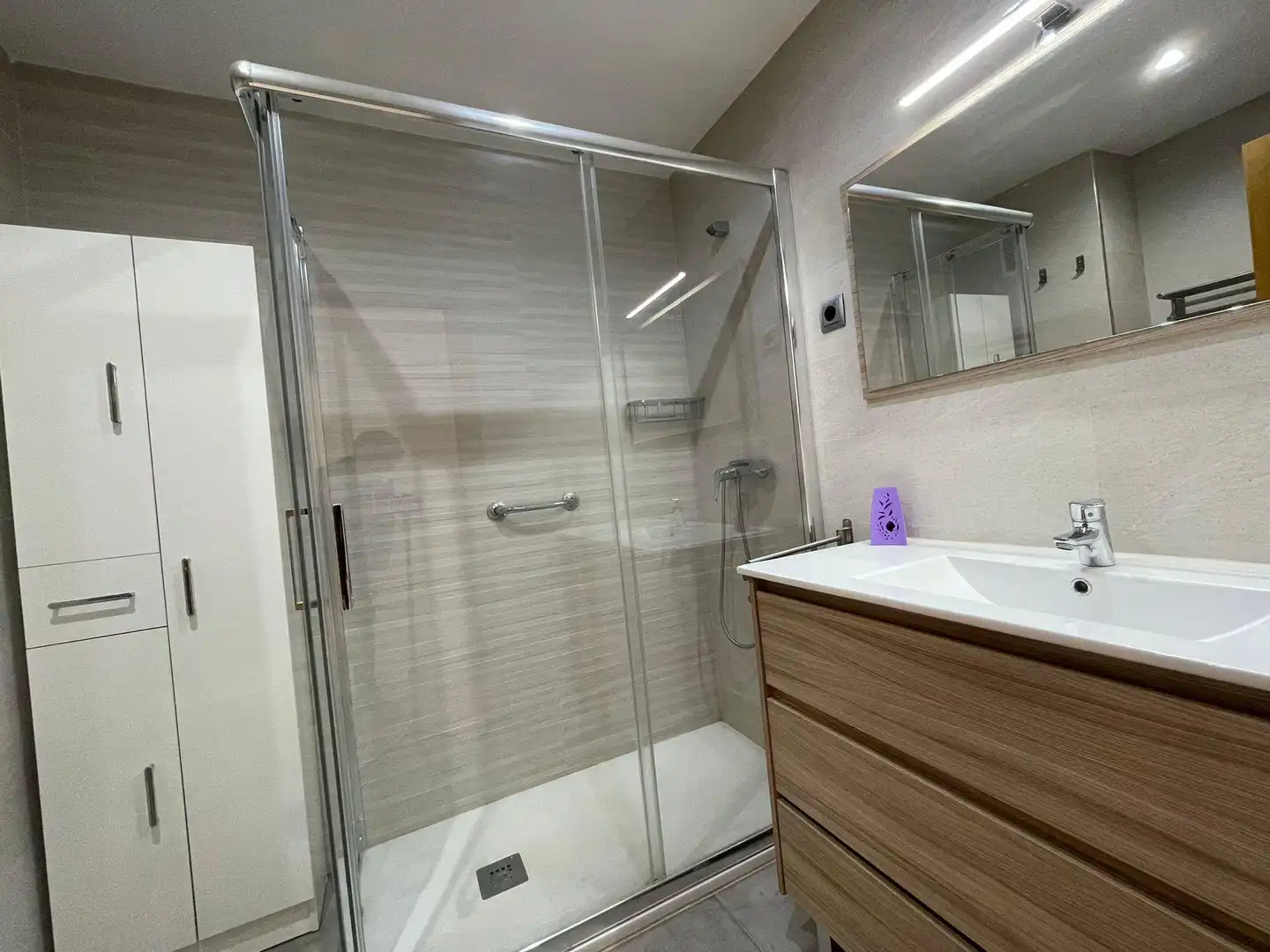 Bathroom of Flat for sale in Molins de Rei  with Air Conditioner and Heating