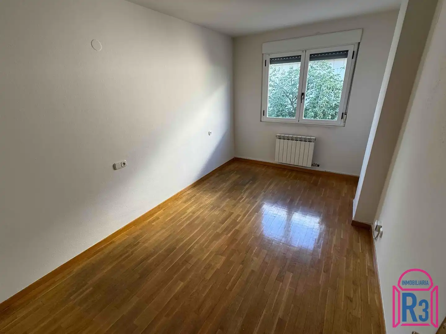 Habitación de Piso de alquiler en León Capital  con Calefacción, Terraza y Trastero