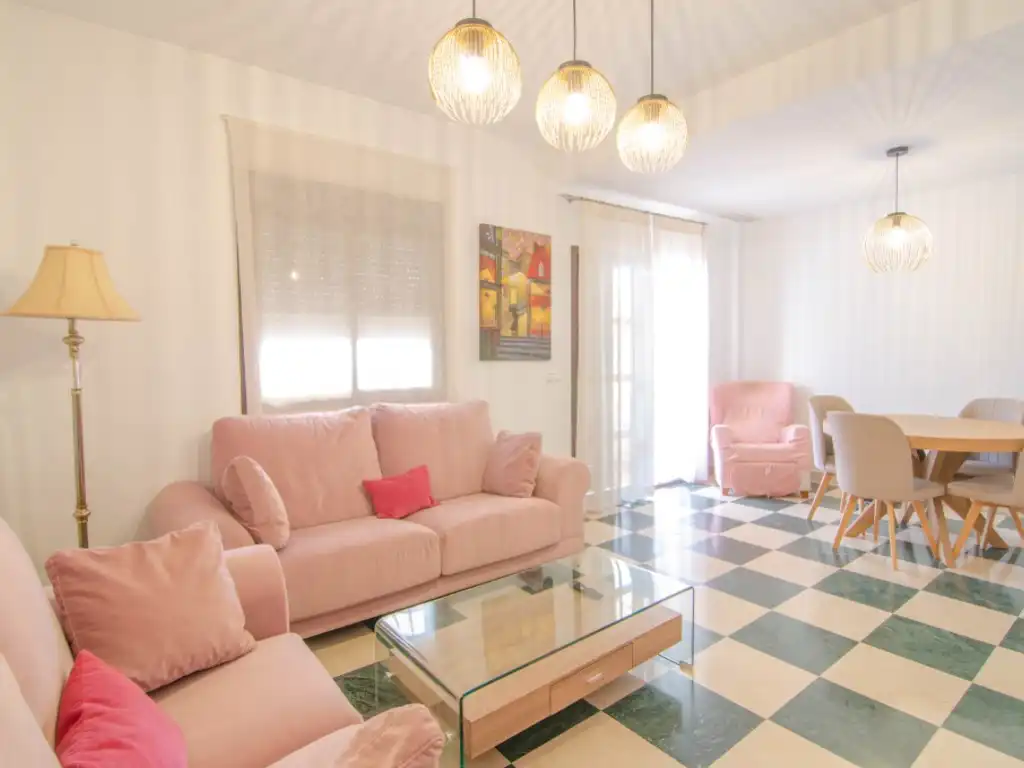 Sala d'estar de Casa o xalet en venda en La Rinconada