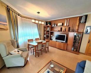 Sala d'estar de Pis de lloguer en Salou amb Aire condicionat, Jardí privat i Terrassa