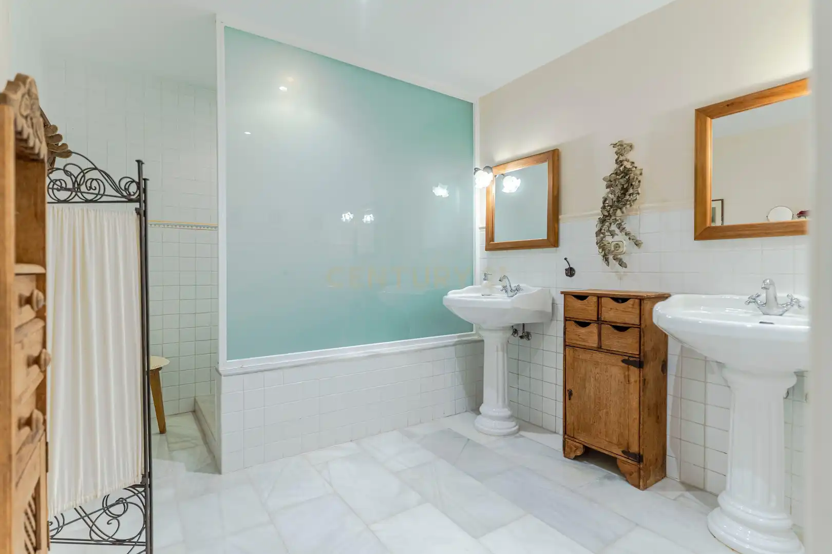 Bathroom of Houses for sale in Almuñécar  with Air Conditioner, Private garden and Storage room