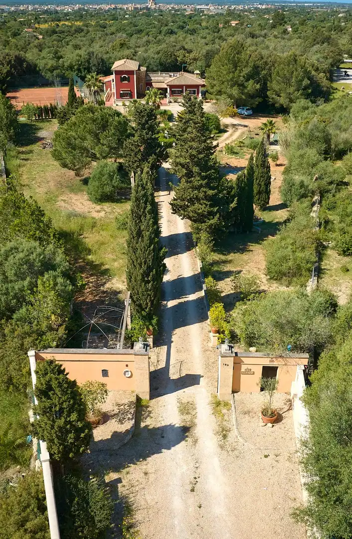 Vista exterior de Finca rústica en venta en Llucmajor con Aire acondicionado, Jardín privado y Terraza