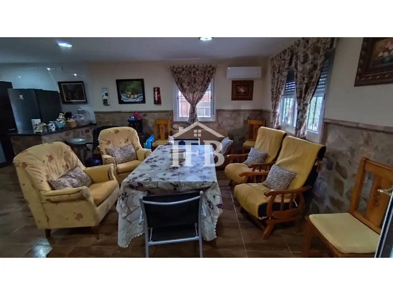 Living room of Country homes for sale in Valverde de Leganés  with Air Conditioner, Heating and Private garden