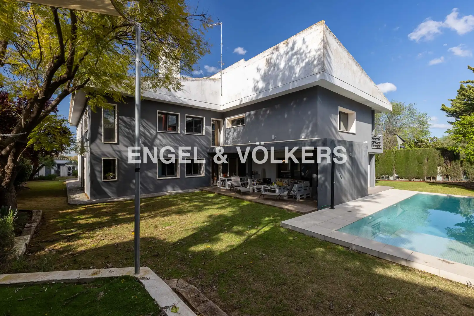 Außenansicht von Country house zum Verkauf in Camas mit Klimaanlage, Heizung und Privatgarten