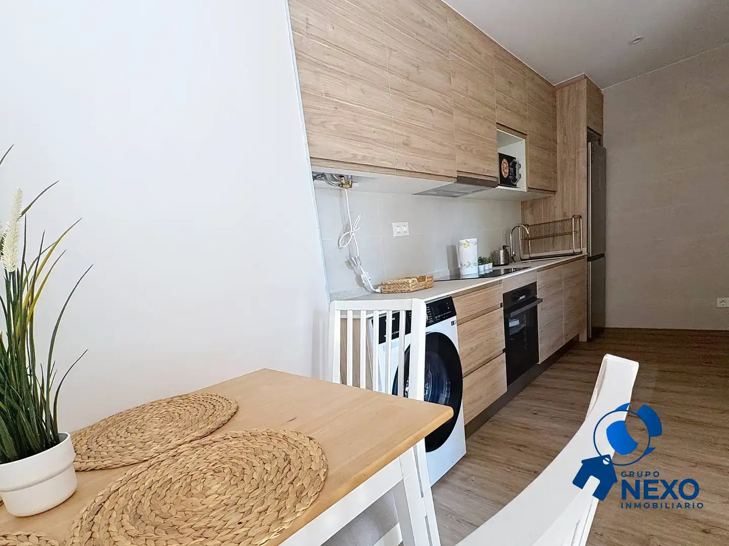 Cuina de Apartament de lloguer en Gijón  amb Calefacció, Traster i Moblat