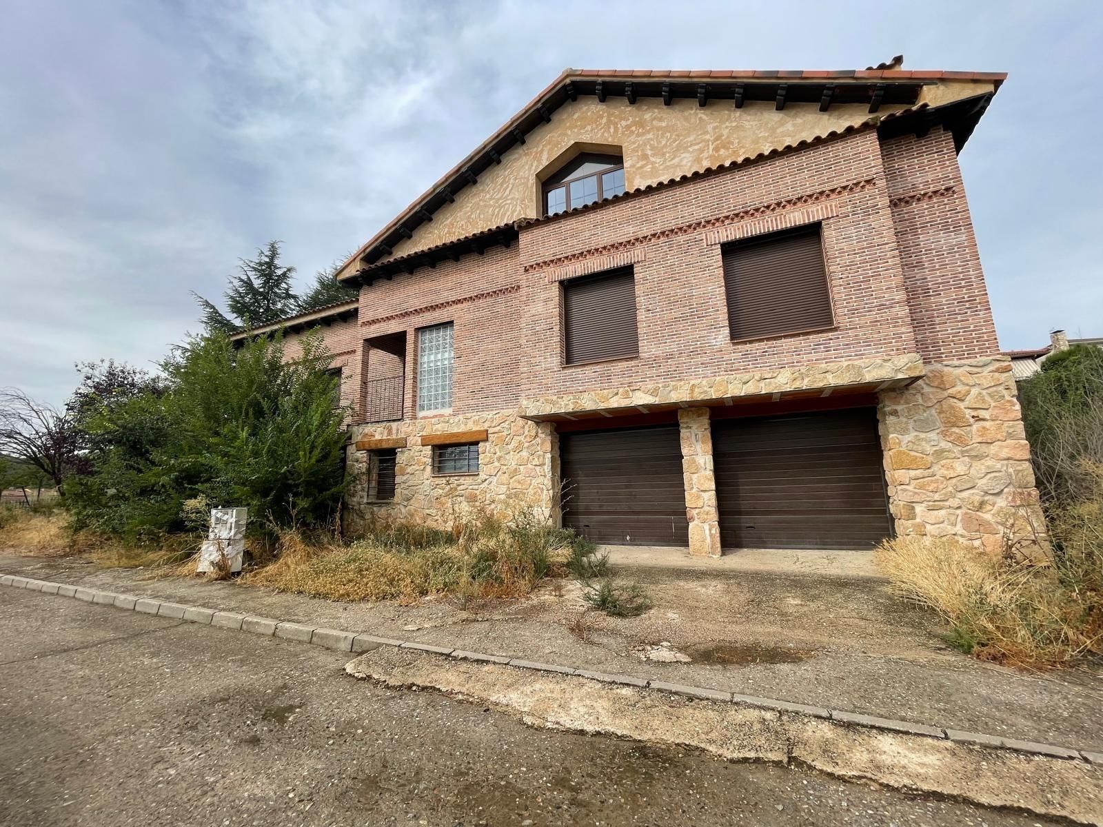 Exterior view of House or chalet for sale in Espinosa de Henares  with Heating, Private garden and Terrace