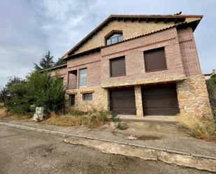 Vista exterior de Casa o xalet en venda en Espinosa de Henares amb Calefacció, Jardí privat i Terrassa