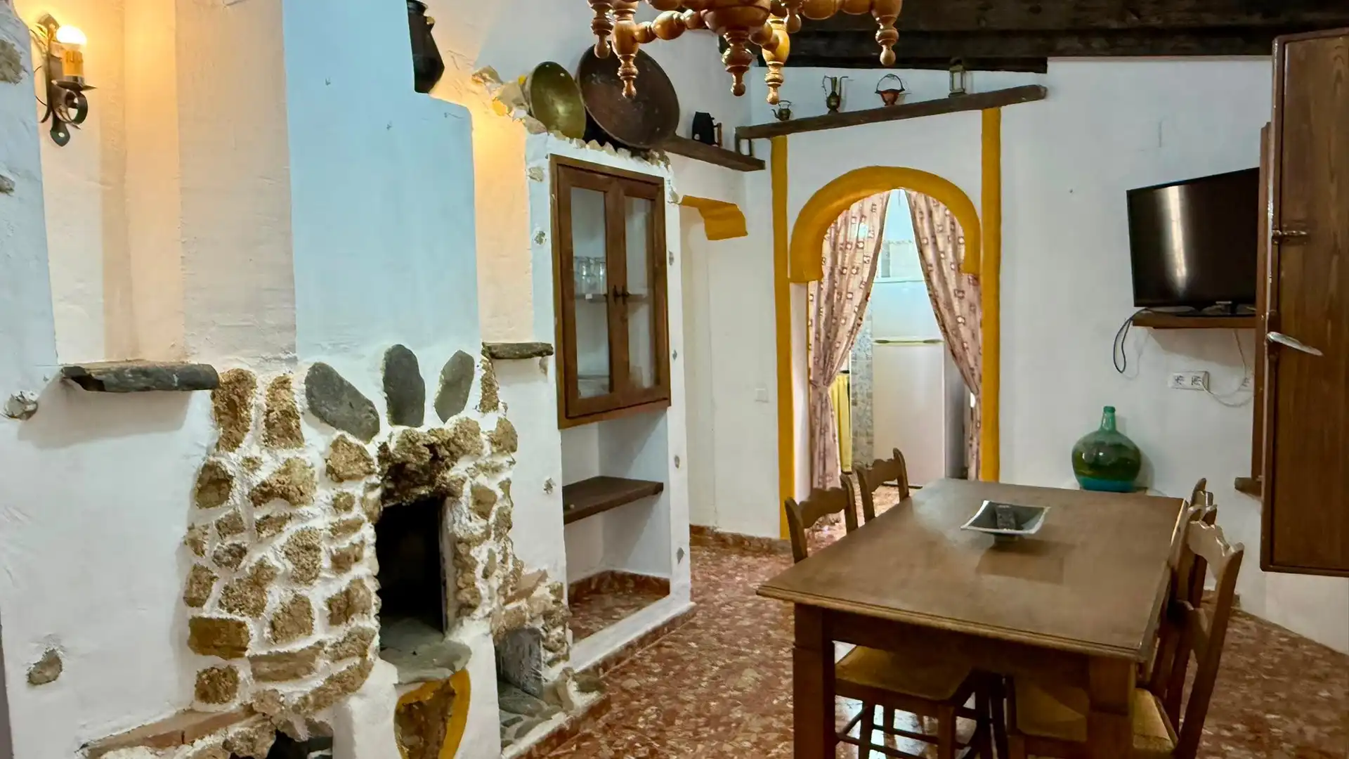 Menjador de Casa o xalet en venda en Sedella amb Aire condicionat, Jardí privat i Terrassa