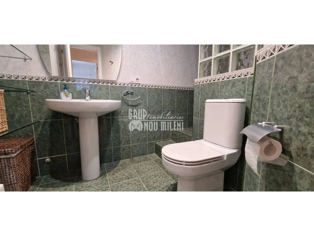 Bany de Dúplex de lloguer en Valencia amb Aire condicionat, Jardí privat i Parquet
