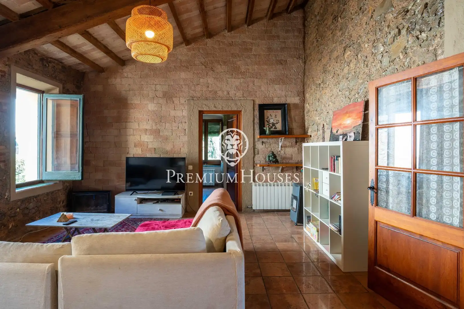 Sala d'estar de Finca rústica en venda en Sant Pere de Ribes amb Calefacció i Jardí privat