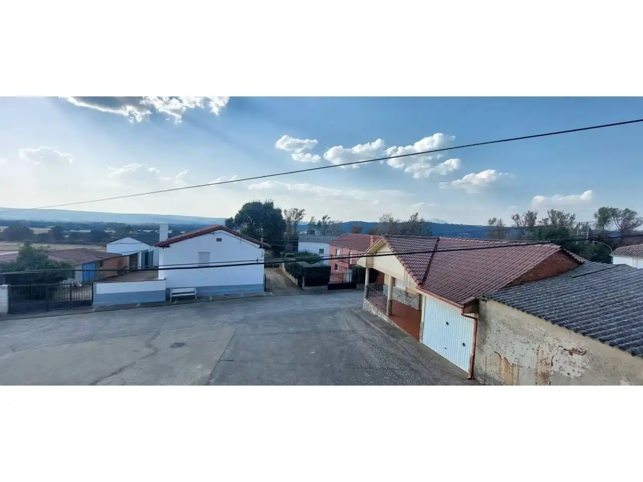Vista exterior de Casa o chalet en venta en Almanza con Jardín privado, Terraza y Amueblado