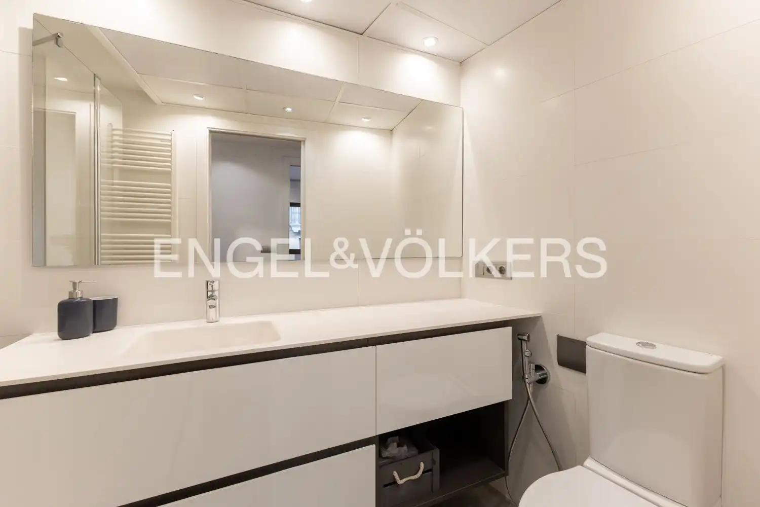 Bathroom of Flat for rent in Valencia  with Air Conditioner, Heating and Parquet flooring