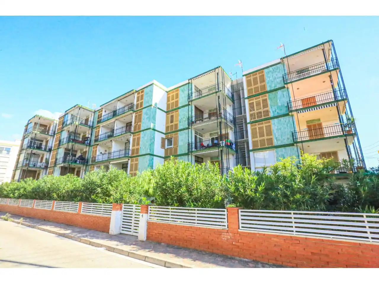 Vista exterior de Piso en venta en Cambrils con Aire acondicionado, Amueblado y Balcón