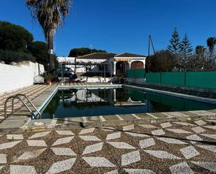 Piscina de Casa o xalet en venda en Chiclana de la Frontera amb Jardí privat, Terrassa i Traster