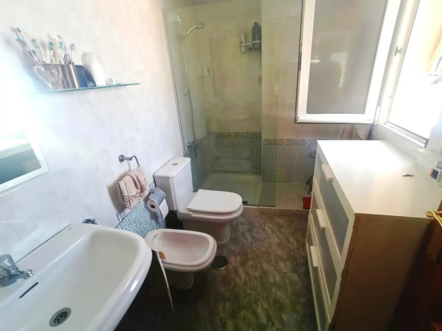 Badezimmer von Wohnungen zum Verkauf in El Campello mit Heizung, Parkett und Terrasse