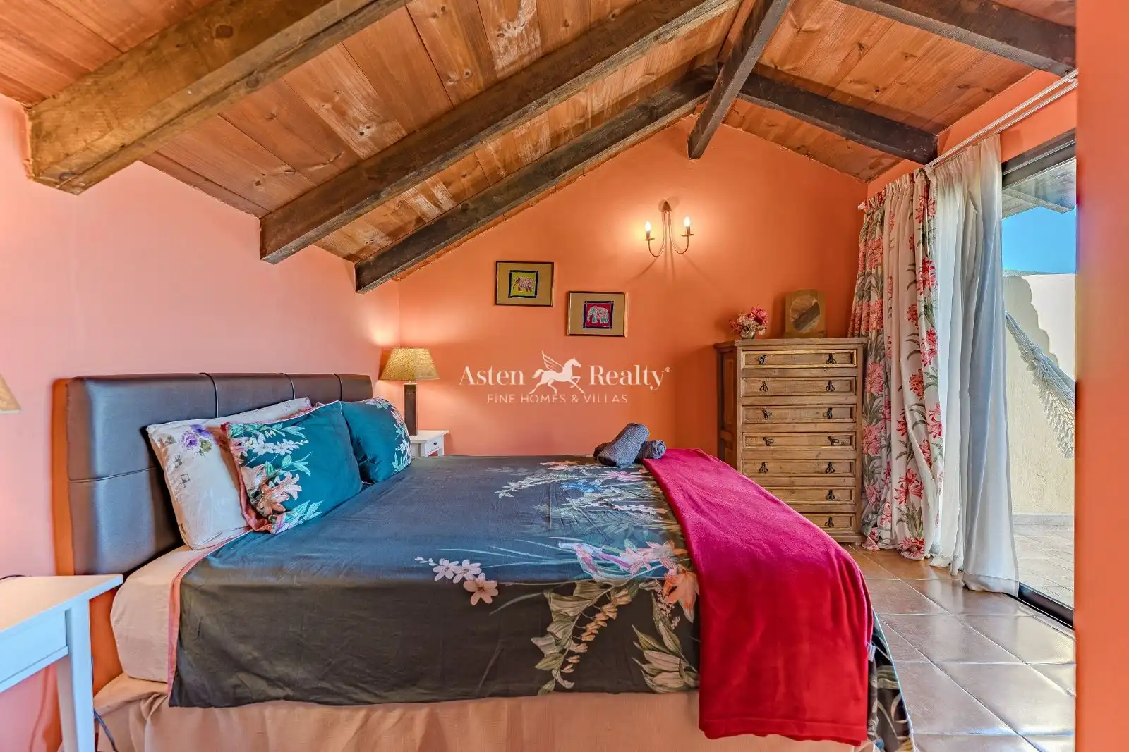 Habitación de Casa adosada en venta en San Miguel de Abona con Jardín privado, Terraza y Amueblado