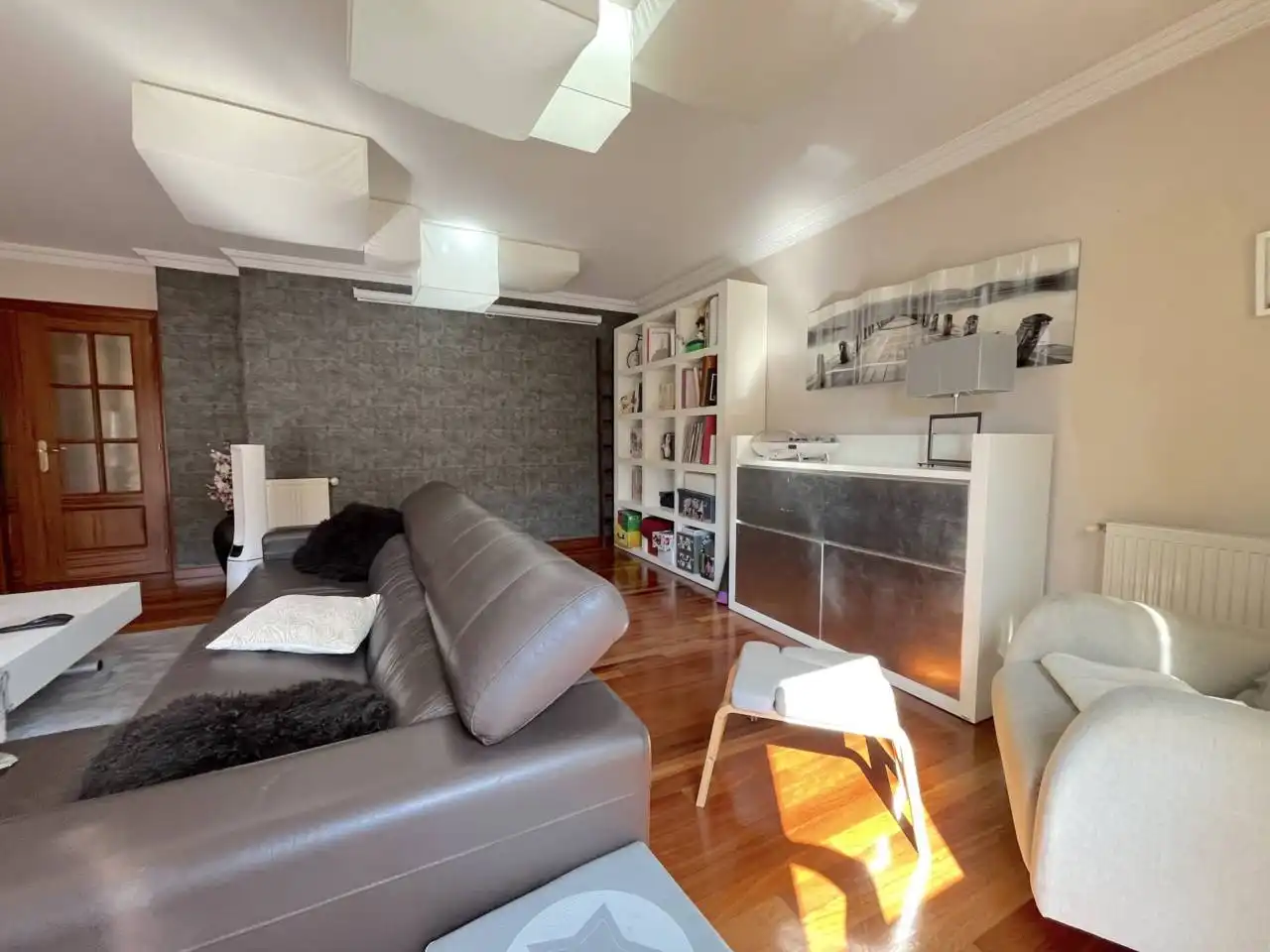 Sala d'estar de Dúplex en venda en Leioa amb Calefacció, Parquet i Terrassa