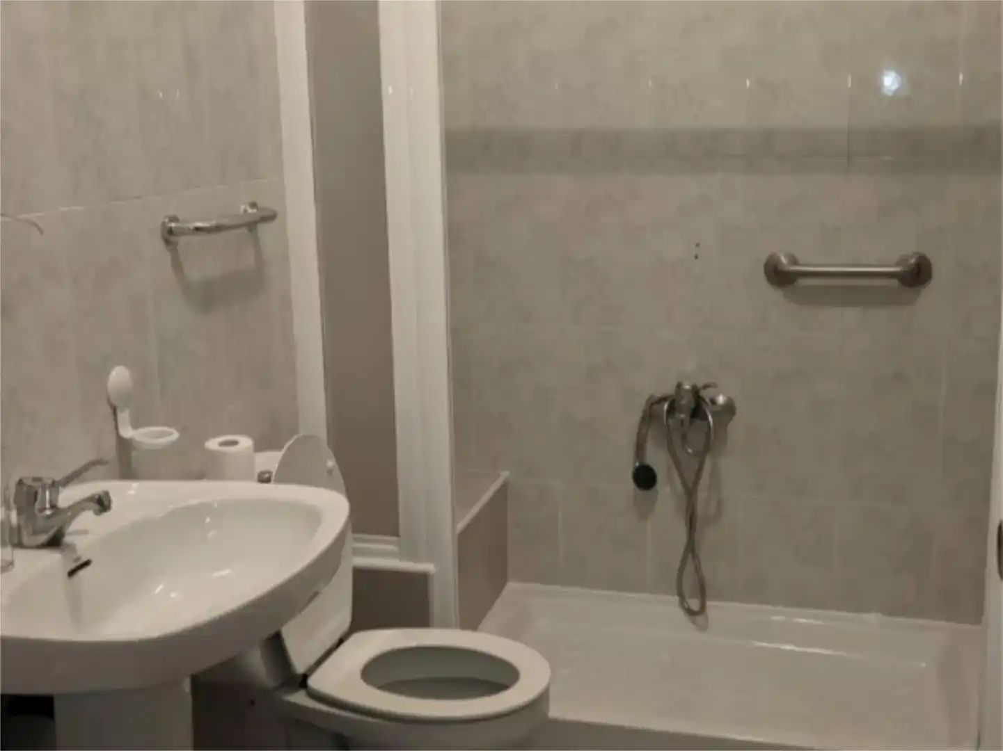 Badezimmer von Wohnung zum Verkauf in Serradilla mit Abstellraum und Balkon
