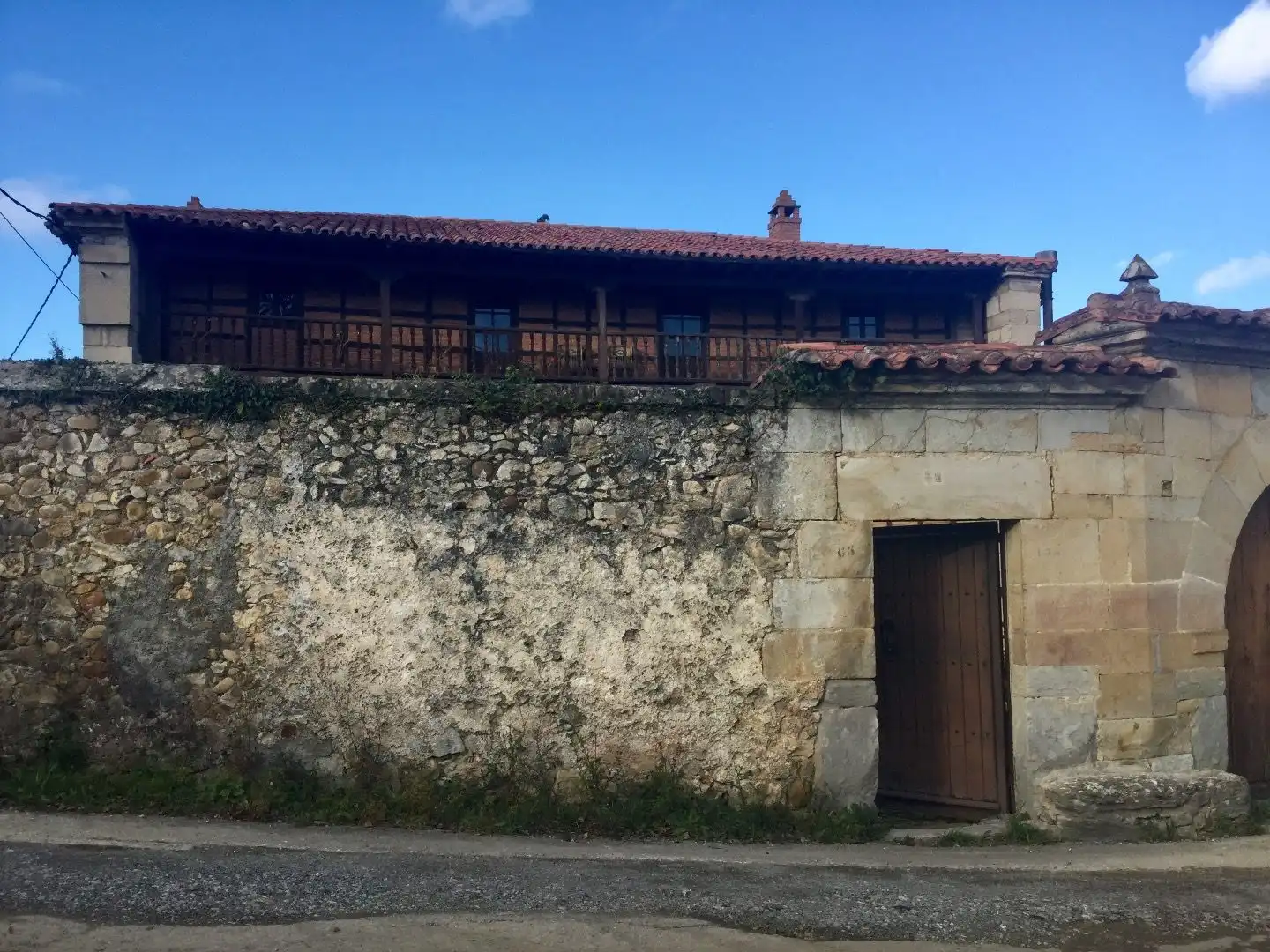 Vista exterior de Casa o xalet en venda en Reocín amb Calefacció, Parquet i Terrassa