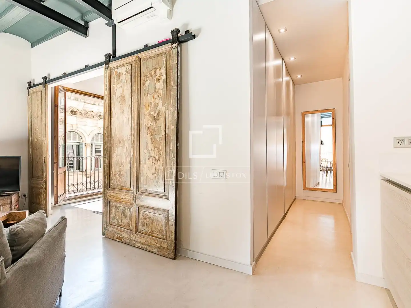 Wohnung zum Verkauf in Barcelona mit Klimaanlage, Heizung und Möbliert