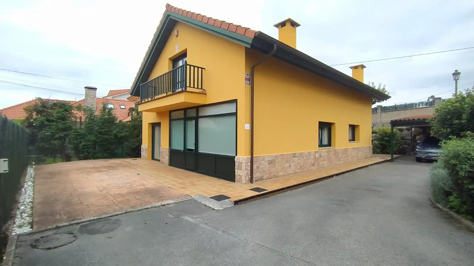 Detached house with terrace for sale in Barrio Monsenor