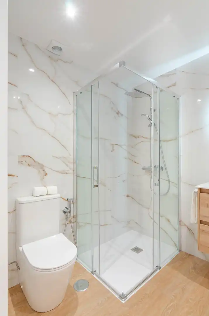 Bathroom of Flat for sale in Gijón   with Heating and Storage room