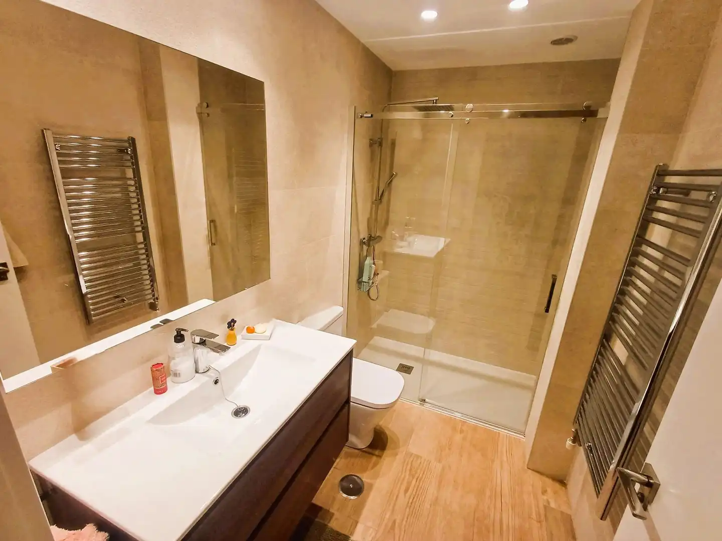 Baño de Piso en venta en León Capital  con Calefacción