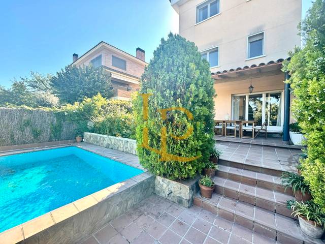 Casa-chalet en Venta en Mira-sol