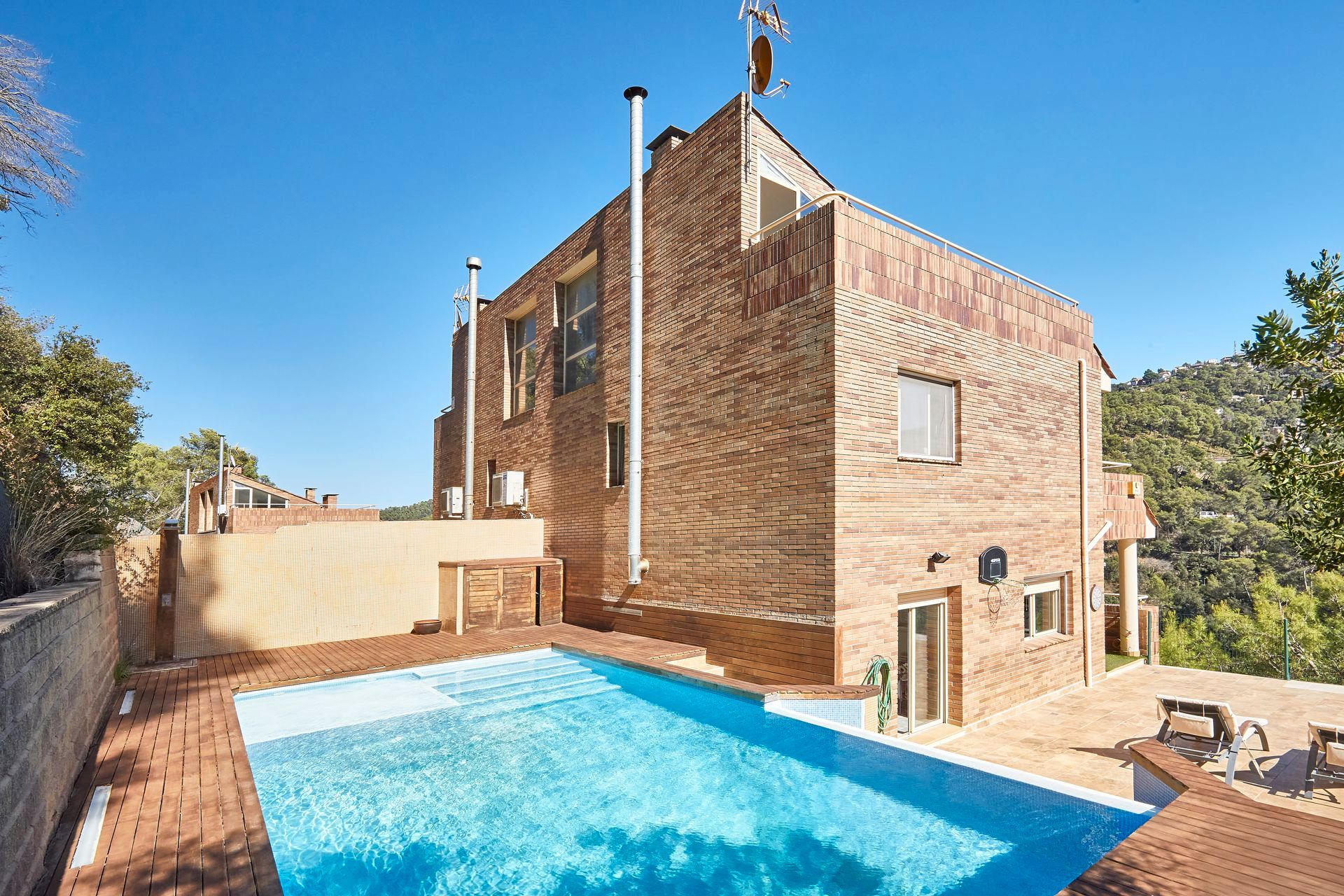 Piscina de Casa adosada en venda en Torrelles de Llobregat amb Calefacció, Jardí privat i Terrassa