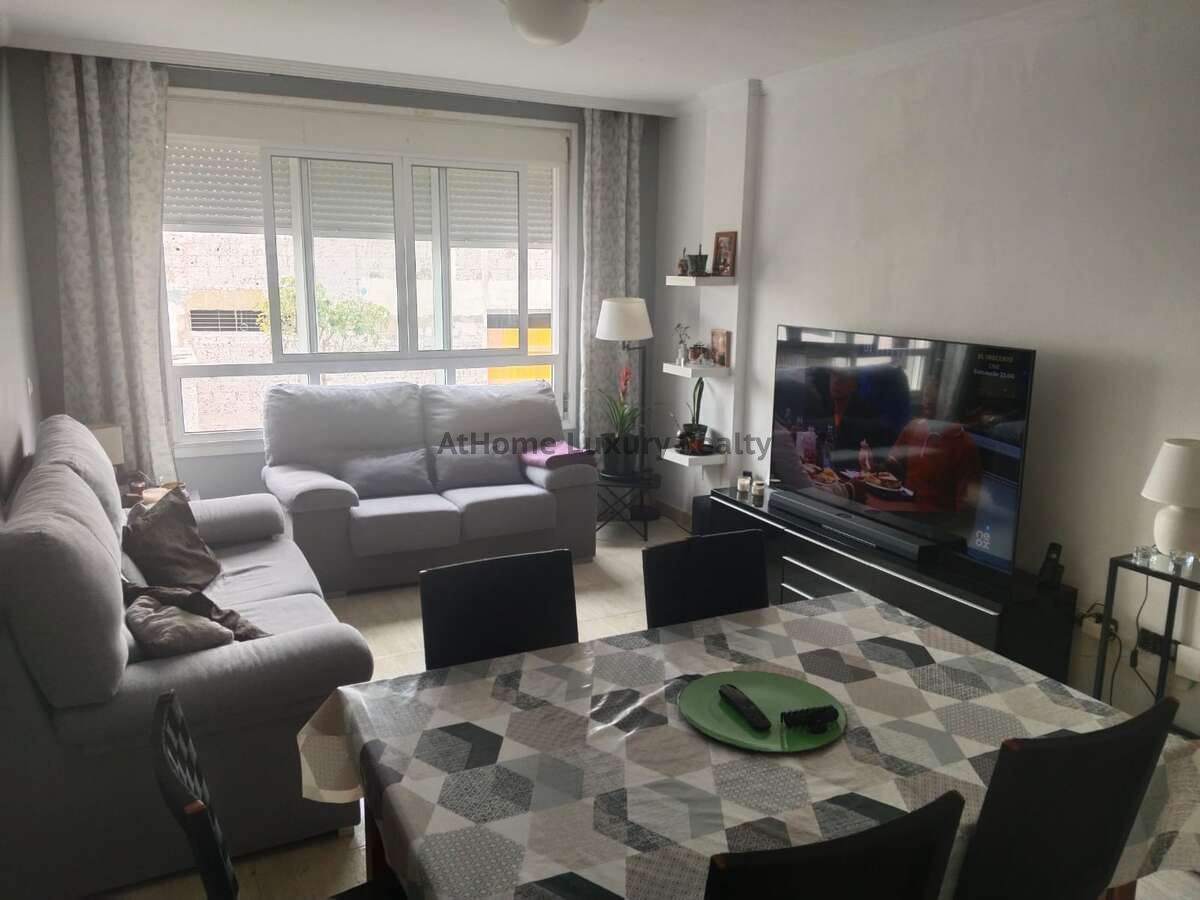 Living room of Flat for sale in Las Palmas de Gran Canaria  with Storage room, Furnished and Oven