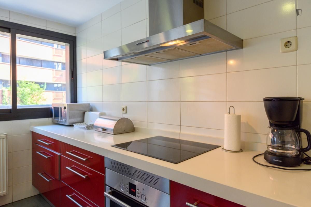 Cocina de Apartamento de alquiler en  Madrid Capital con Calefacción, Amueblado y Horno