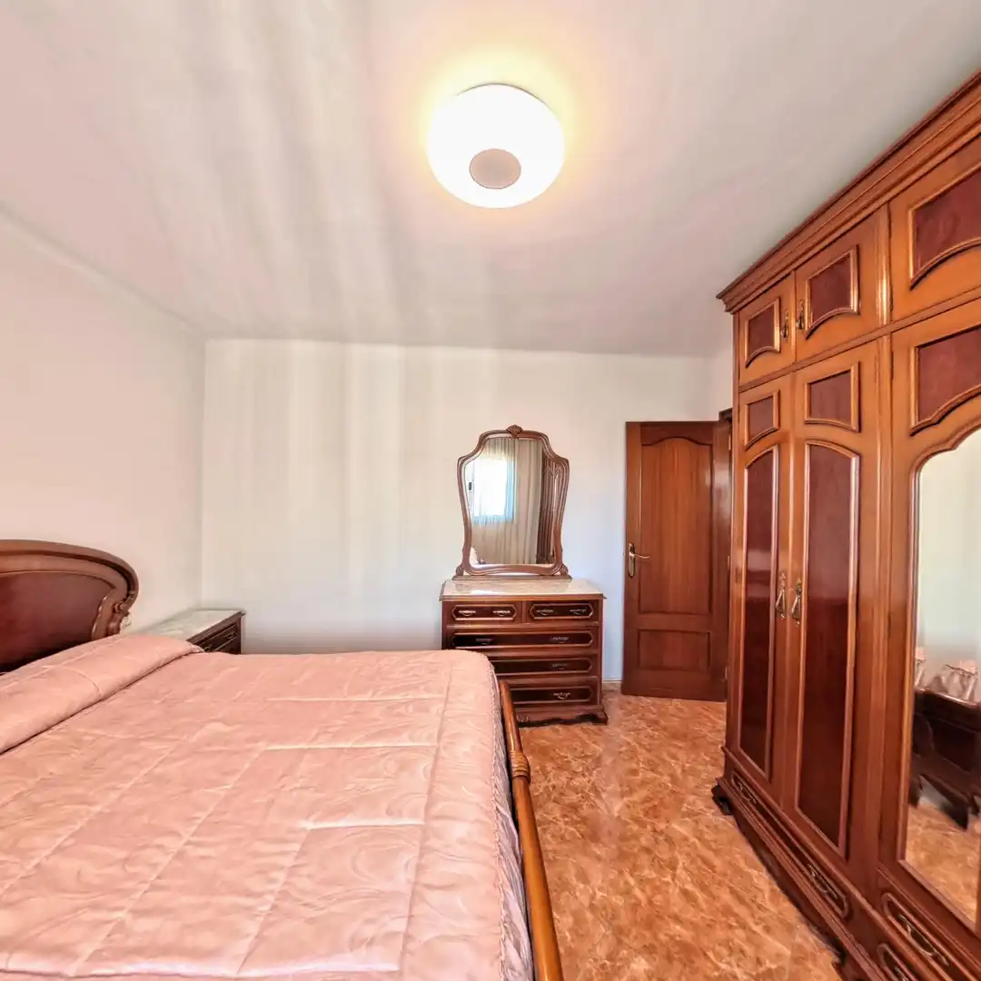Habitación de Piso en venta en Barcelona con Balcón y Alarma