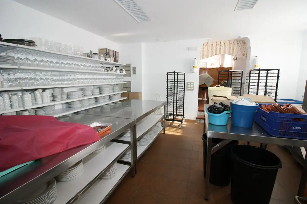 Cuina de Local en venda en Mombeltrán amb Aire condicionat
