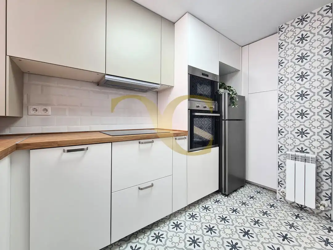 Cocina de Piso en venta en Oviedo  con Calefacción y Amueblado