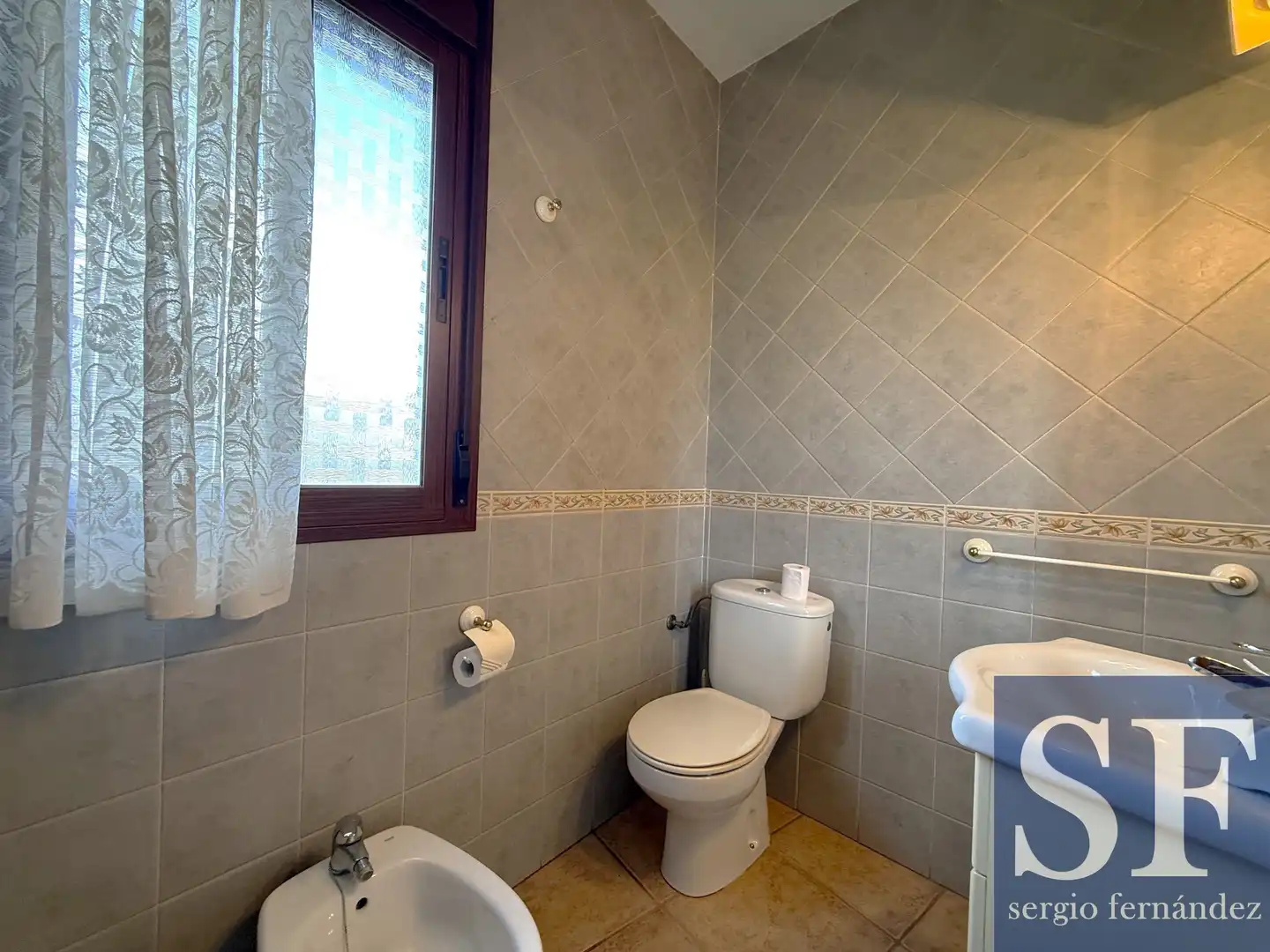 Bathroom of Detached homes for sale in Sayalonga, Málaga