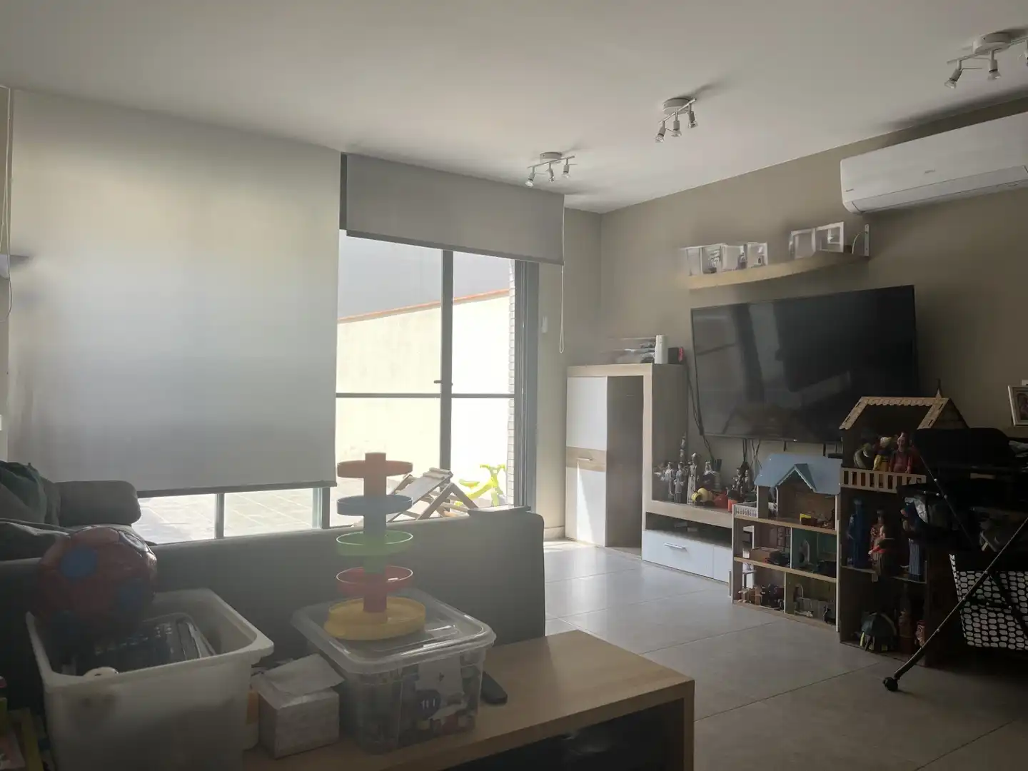 Sala d'estar de Casa adosada en venda en Terrassa amb Aire condicionat, Calefacció i Terrassa