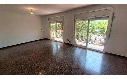 Exterior view of Flat for sale in Santa Coloma de Gramenet  with Balcony