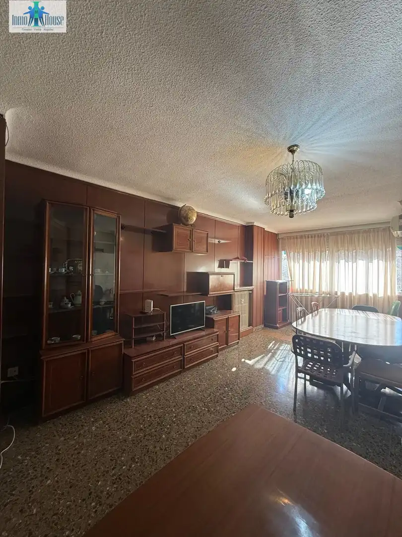 Sala d'estar de Pis en venda en Albacete amb Calefacció, Moblat i Balcó