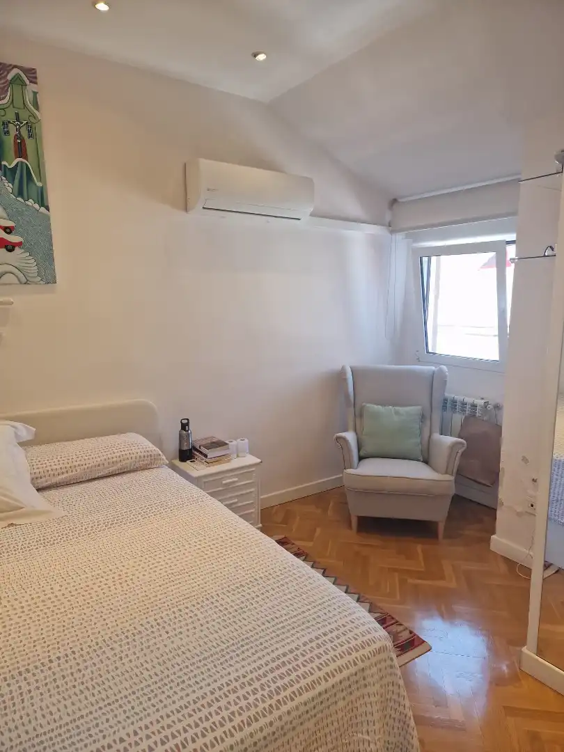 Habitación de Dúplex de alquiler en Madrid con Aire acondicionado, Calefacción y Piscina