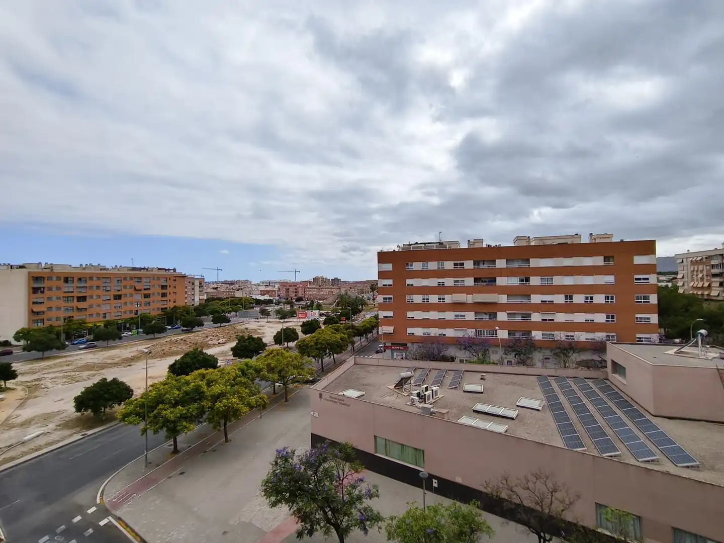 Vista exterior de Piso en venta en Alicante / Alacant con Aire acondicionado, Amueblado y Balcón