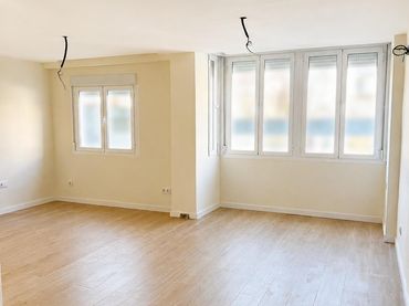 Flat with balcony for sale in Centro