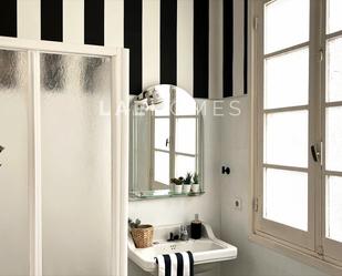 Bathroom of Flat for sale in Donostia - San Sebastián   with Balcony