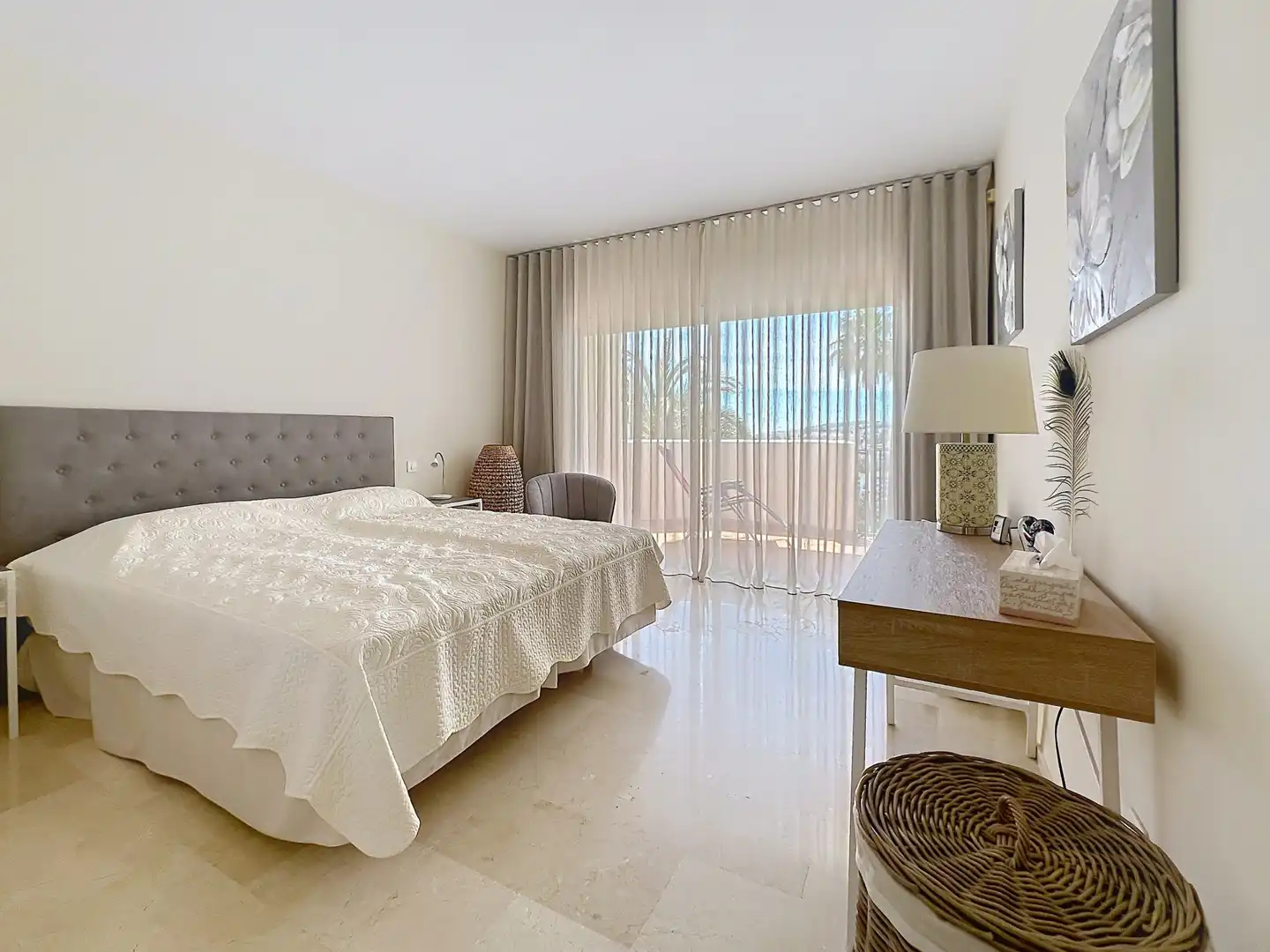 Habitación de Apartamento en venta en Manilva con Aire acondicionado, Terraza y Piscina