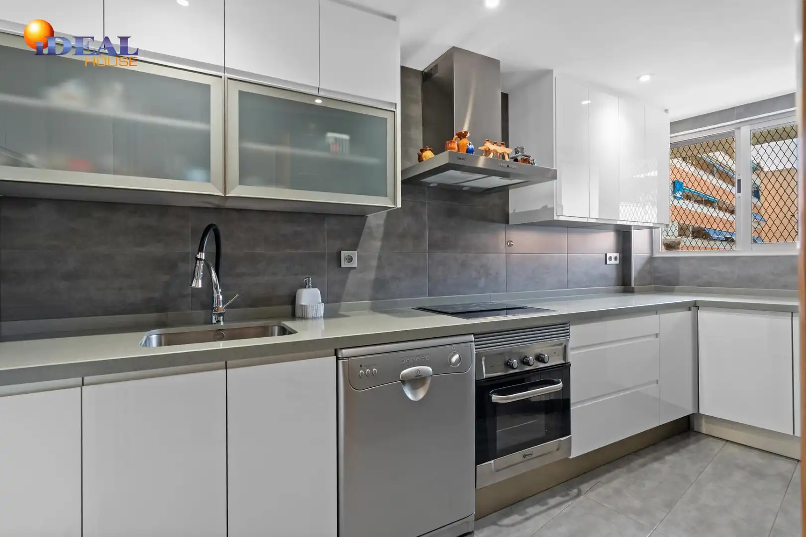 Cocina de Ático en venta en Granada con Aire acondicionado, Terraza y Balcón