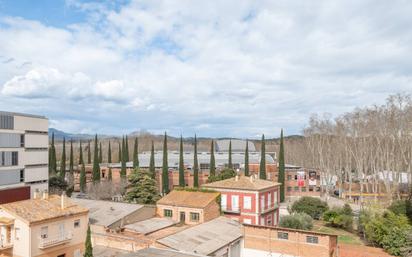 Exterior view of Duplex for sale in Girona Capital  with Air Conditioner, Swimming Pool and Balcony