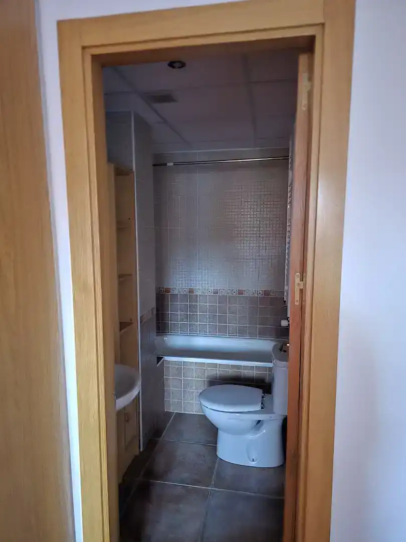 Baño de Piso en venta en Las Navas del Marqués  con Parquet, Amueblado y Horno